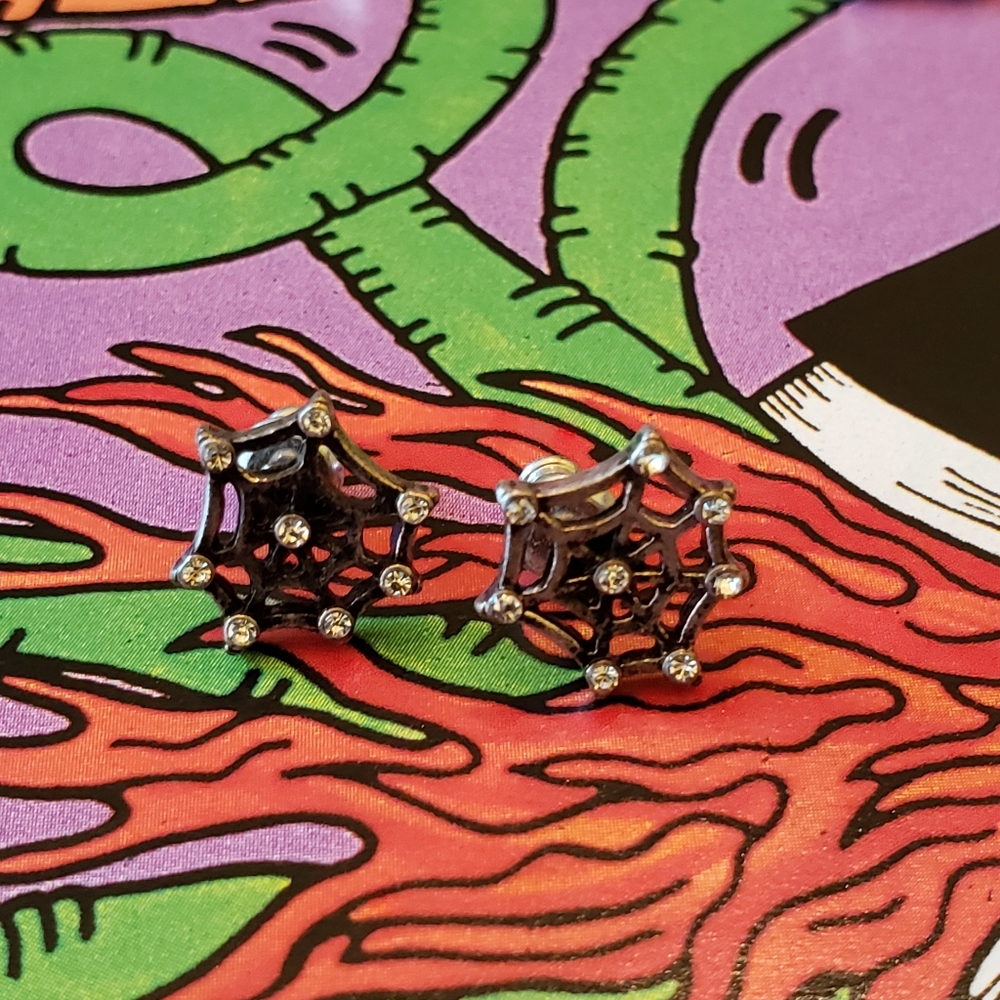 Spider Web Earrings Rhinestones Gunmetal - Picture 2 of 4